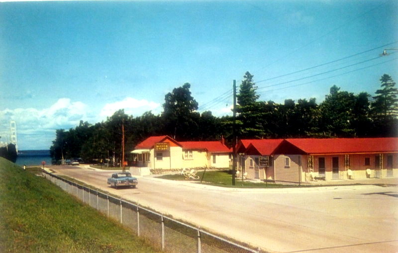 Parkside Inn (Parkside Motel) - Vintage Postcad
